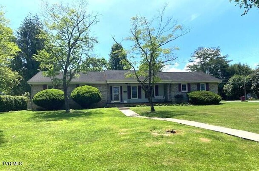 Photo of 1700 Tee Court, Johnson City, TN 37601 (MLS # 9994552)