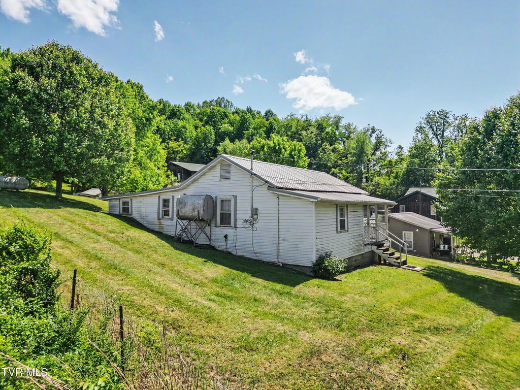 Photo of 1825 Old Asheville Highway, Greeneville, TN 37743 (MLS # 9995227)