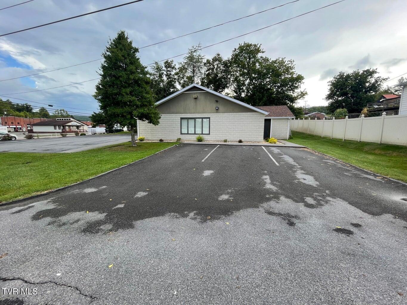 203 Front St W St, Coeburn, Virginia image 4
