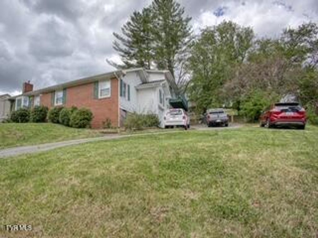 Photo of 1721 Siam Road, Elizabethton, TN 37643 (MLS # 9993820)