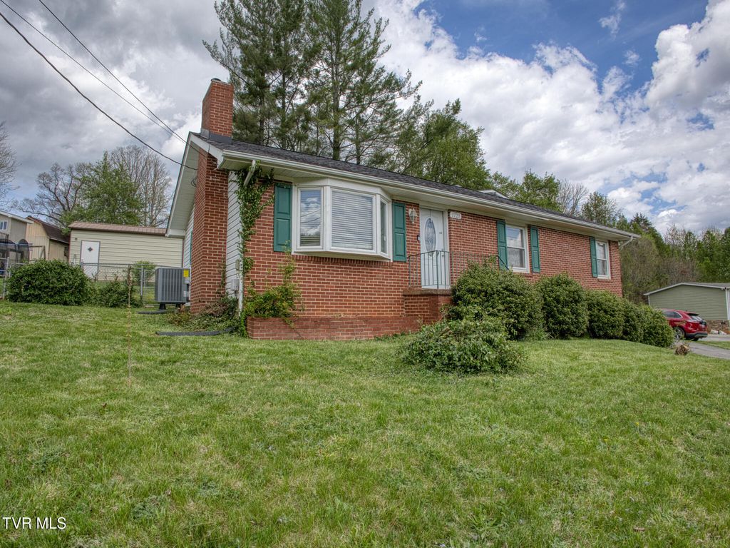Photo of 1721 Siam Road, Elizabethton, TN 37643 (MLS # 9993820)