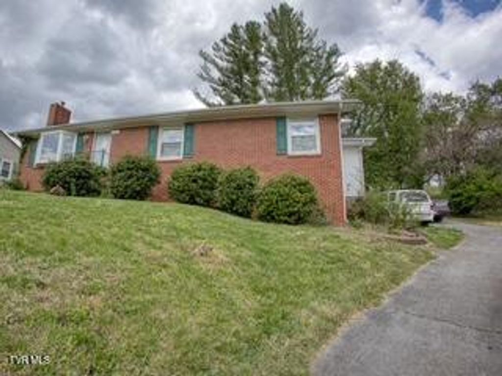 Photo of 1721 Siam Road, Elizabethton, TN 37643 (MLS # 9993820)