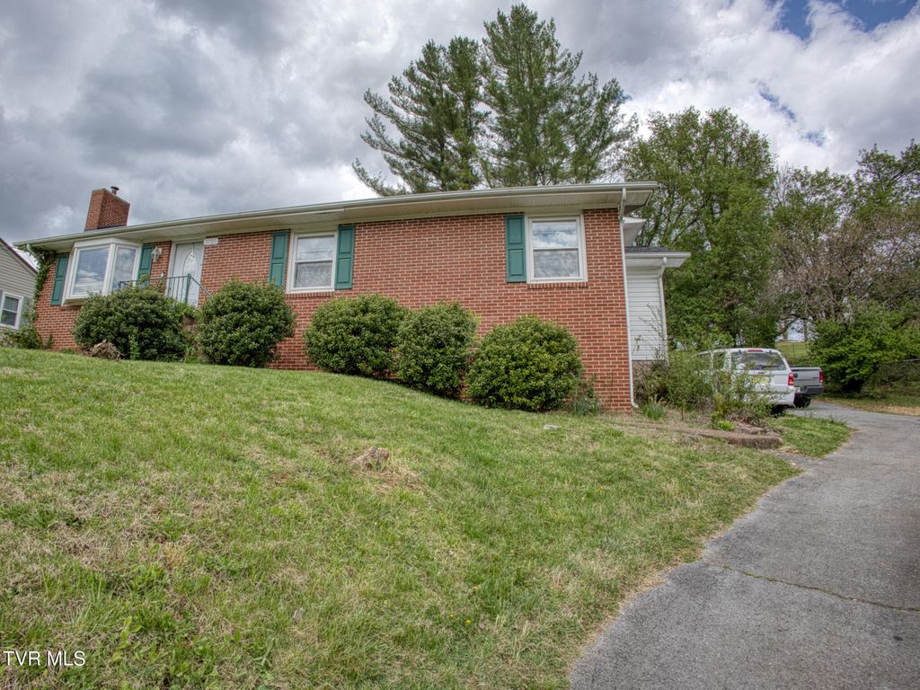 Photo of 1721 Siam Road, Elizabethton, TN 37643 (MLS # 9993820)
