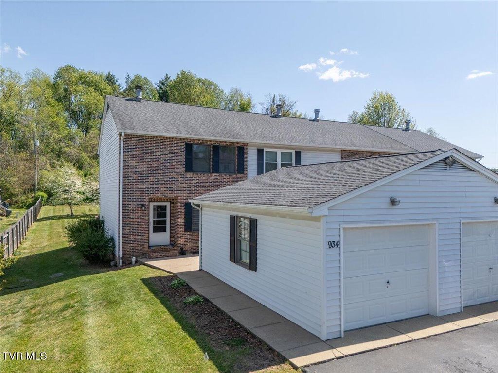 Photo of 934 Beverly Drive #4, Abingdon, VA 24210 (MLS # 9994461)