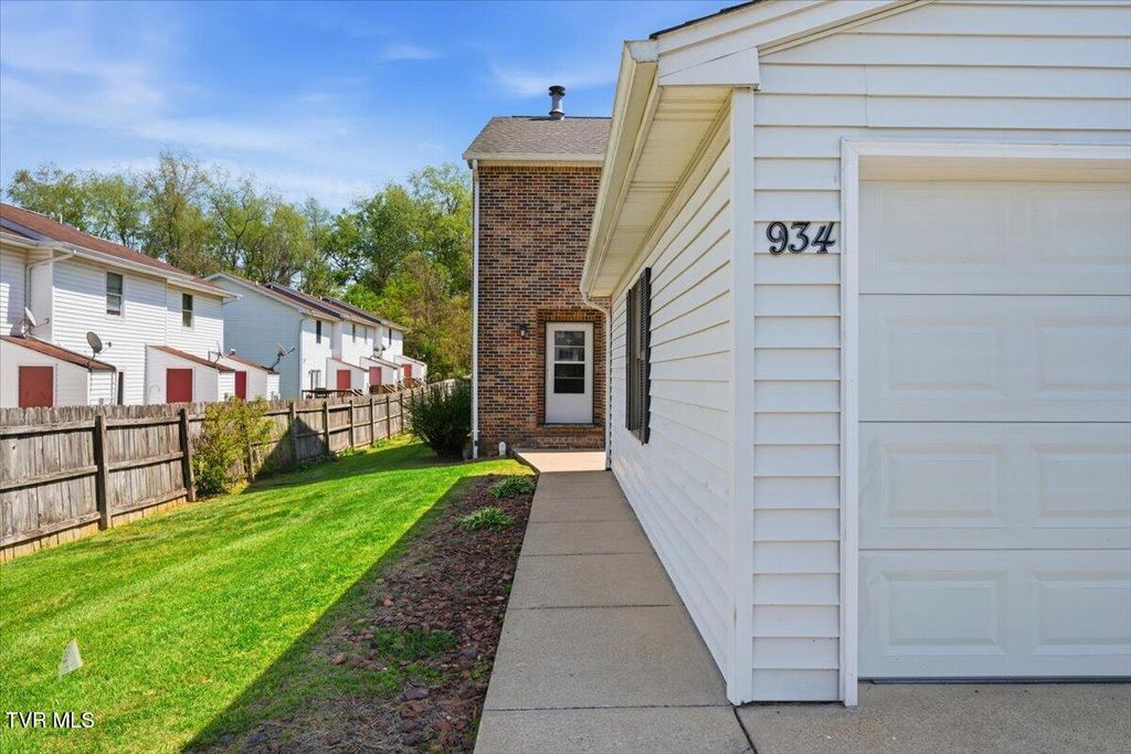 Photo of 934 Beverly Drive #4, Abingdon, VA 24210 (MLS # 9994461)