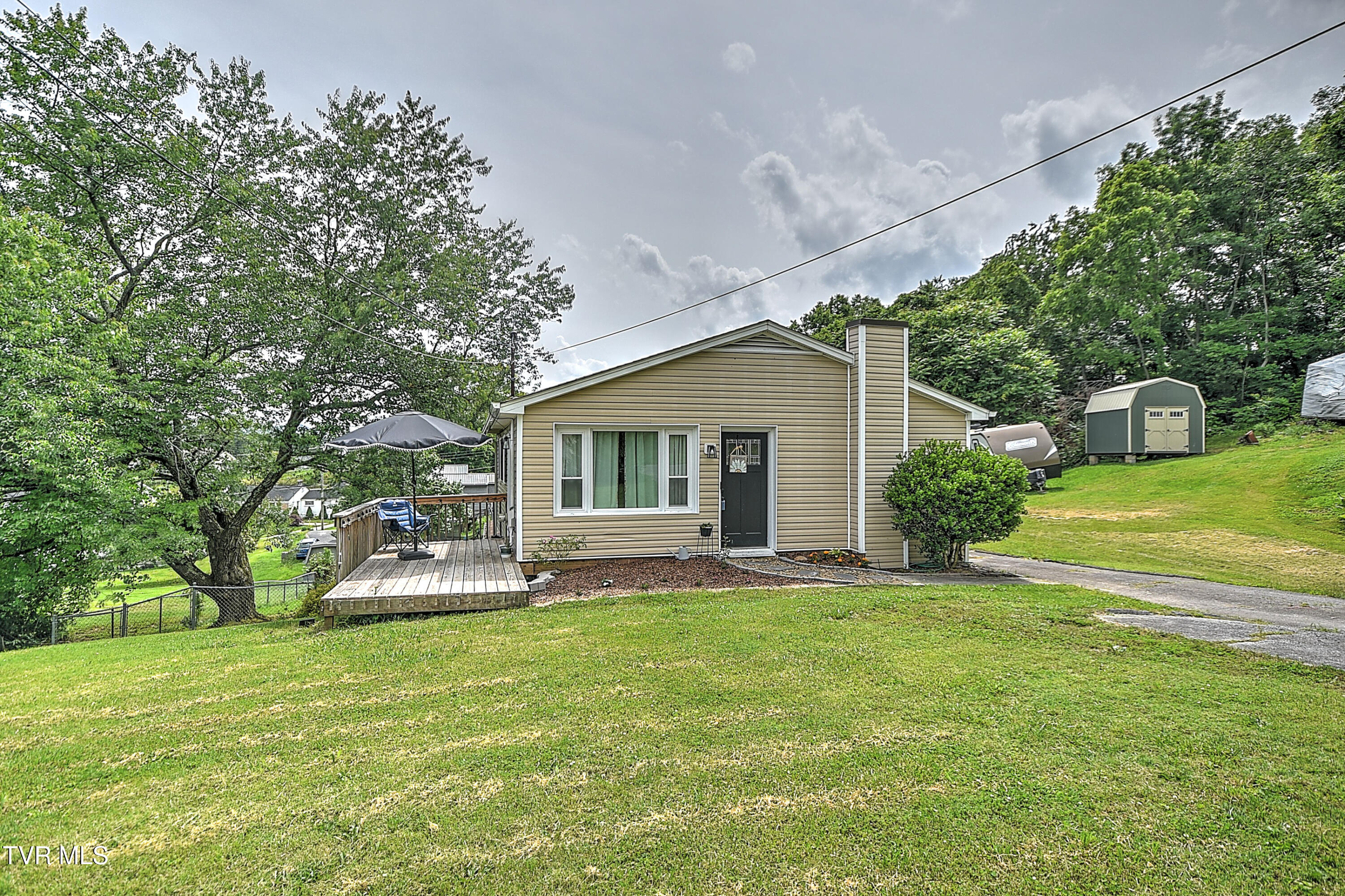 1026 Clark St Street, Bristol, Virginia image 2