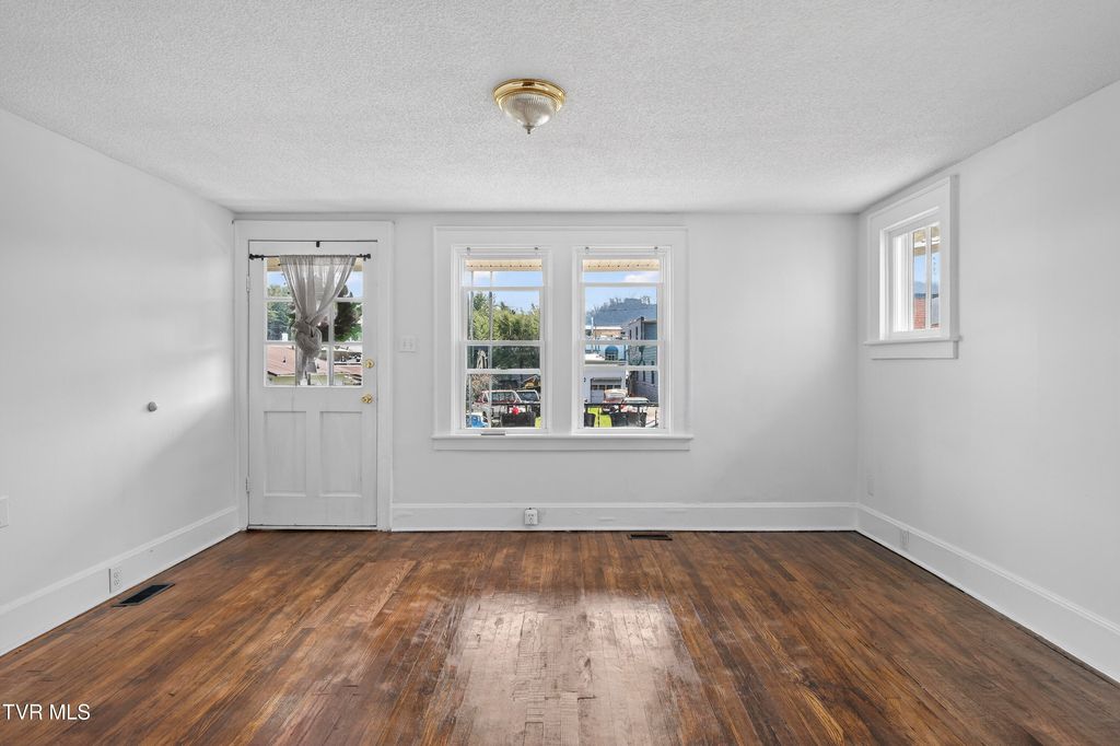 Photo of 1121 Mcneil Street, Bristol, VA 24201 (MLS # 9994780)