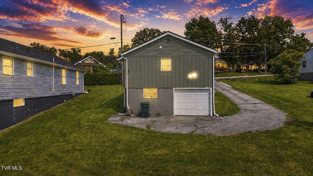 Photo of 510 Texas Avenue, Bristol, VA 24201 (MLS # 9996080)