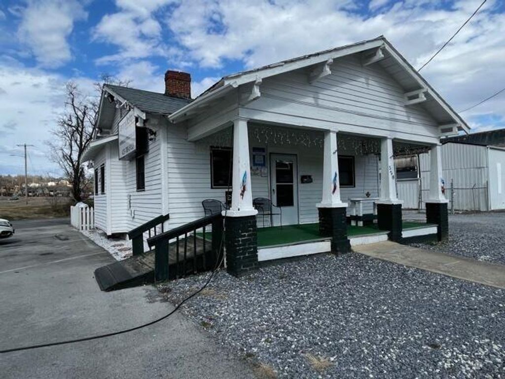 Photo of 534528 Market Street, Johnson City, TN 37604 (MLS # 9992130)