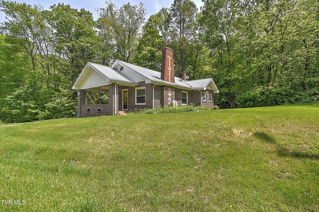 Photo of 275 Tiger Creek Road, Roan Mountain, TN 37687 (MLS # 9994980)