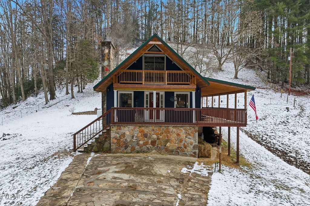 Photo of 1670 Cutter Creek Creek, Clintwood, VA 24228 (MLS # 9989254)
