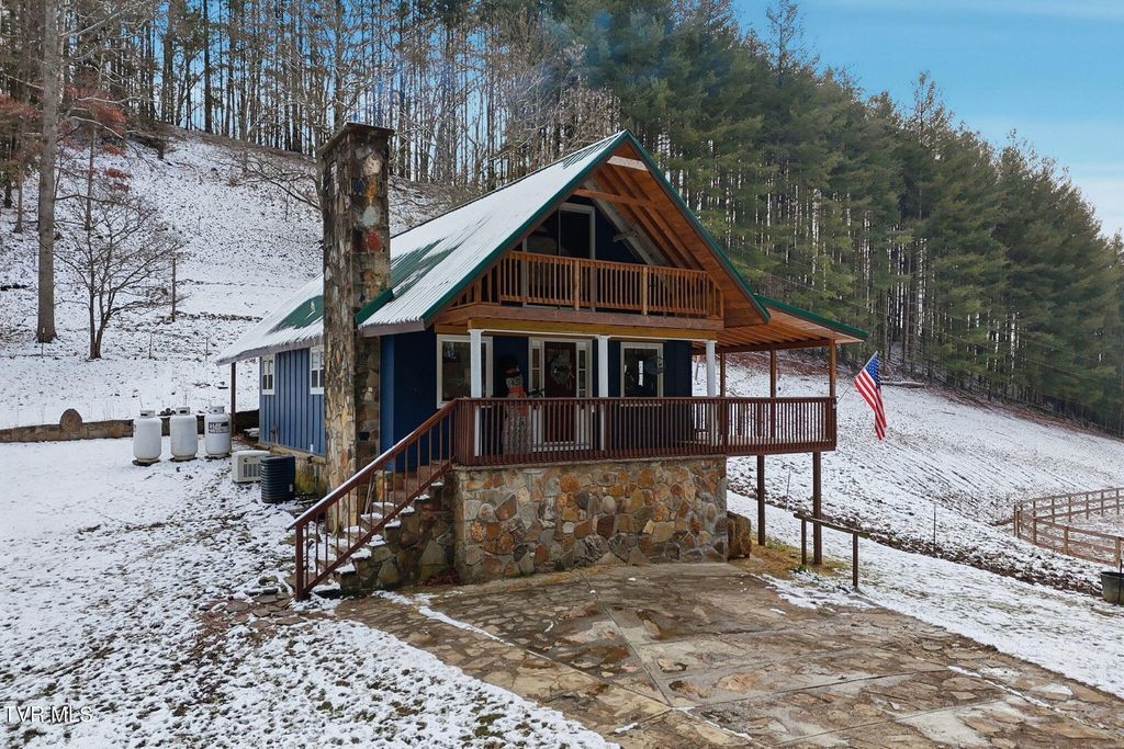 Photo of 1670 Cutter Creek Creek, Clintwood, VA 24228 (MLS # 9989254)