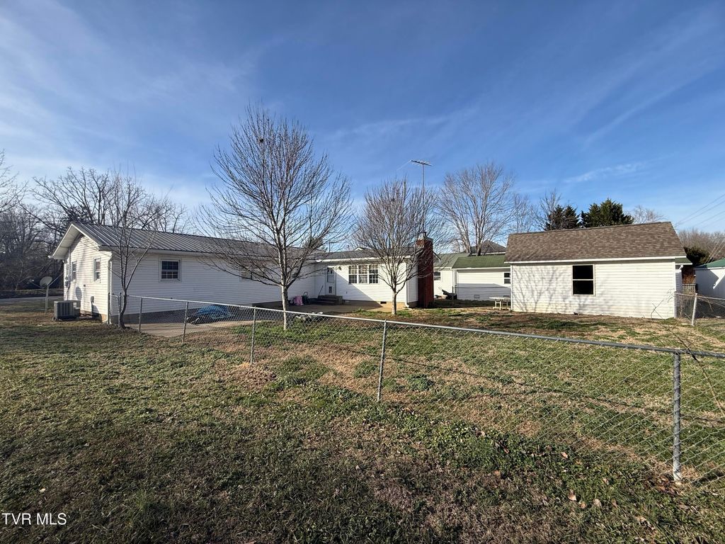 Photo of 412 Main Street, Elizabethton, TN 37643 (MLS # 9989858)