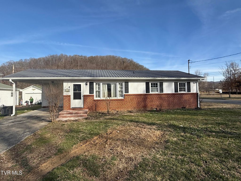 Photo of 412 Main Street, Elizabethton, TN 37643 (MLS # 9989858)