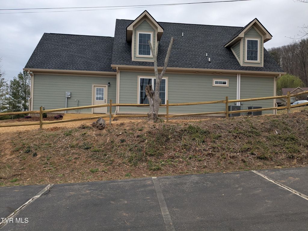 Photo of 505 Hickory Tree Pvt Drive, Kingsport, TN 37663 (MLS # 9990417)