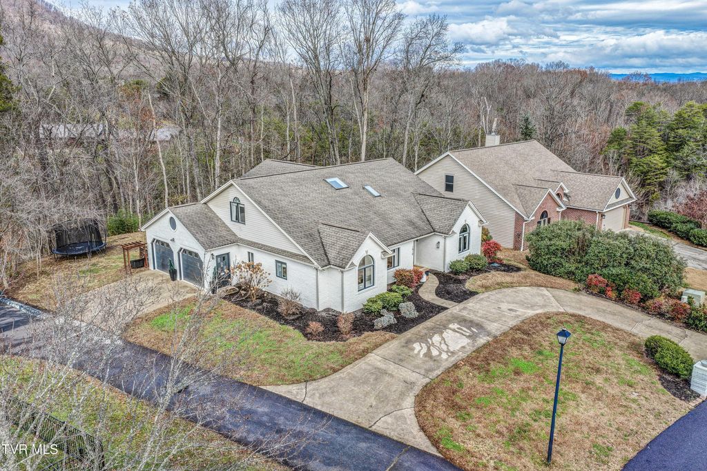 Photo of 1018 Laurelwood Drive, Kingsport, TN 37660 (MLS # 9988810)