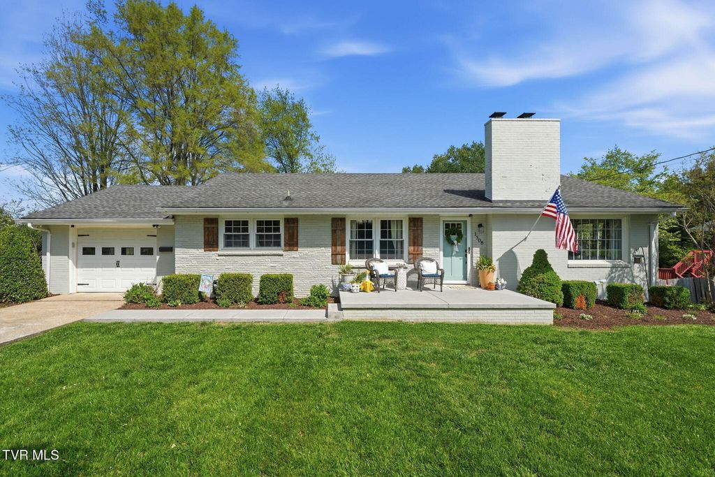 Photo of 1308 Oxford Place, Johnson City, TN 37601 (MLS # 9994341)