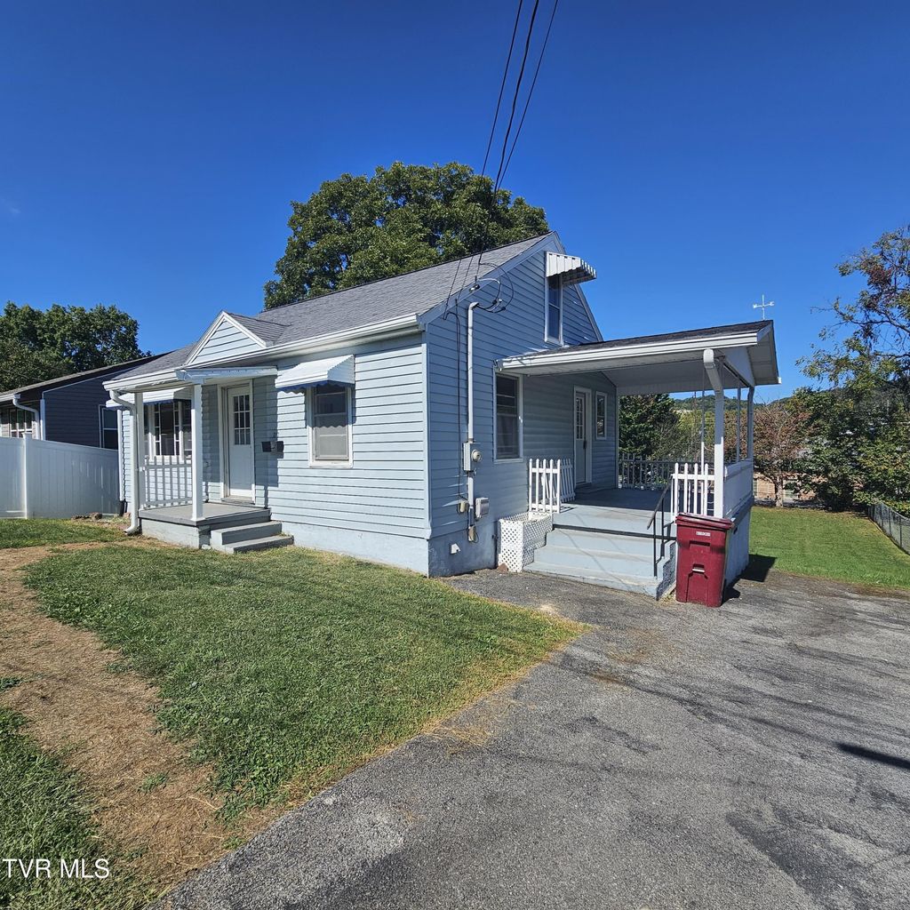 Photo of 312 Central Street, Johnson City, TN 37604 (MLS # 9987027)