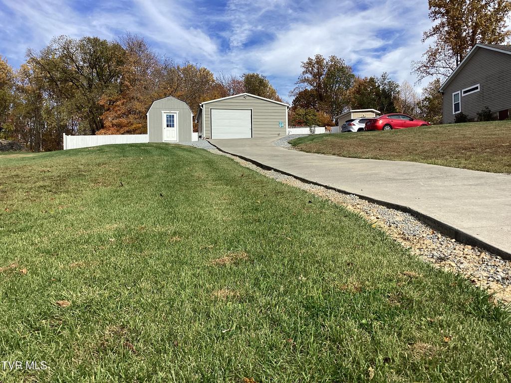 Photo of 214 Mount Crest Drive, Johnson City, TN 37601 (MLS # 9990900)