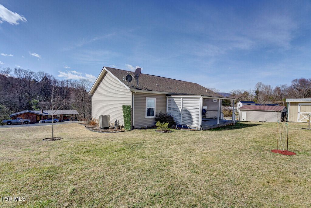 Photo of 214 Mount Crest Drive, Johnson City, TN 37601 (MLS # 9990900)