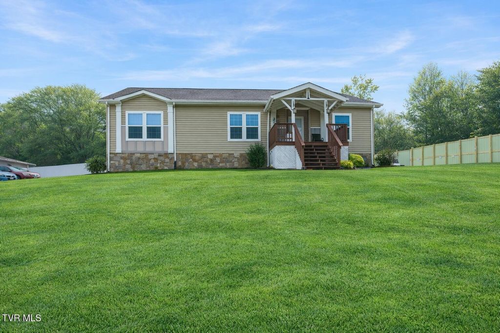 Photo of 214 Mount Crest Drive, Johnson City, TN 37601 (MLS # 9990900)