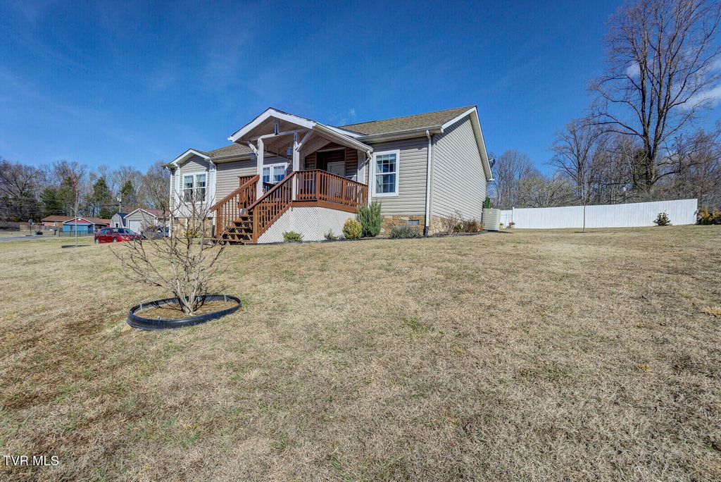 Photo of 214 Mount Crest Drive, Johnson City, TN 37601 (MLS # 9990900)