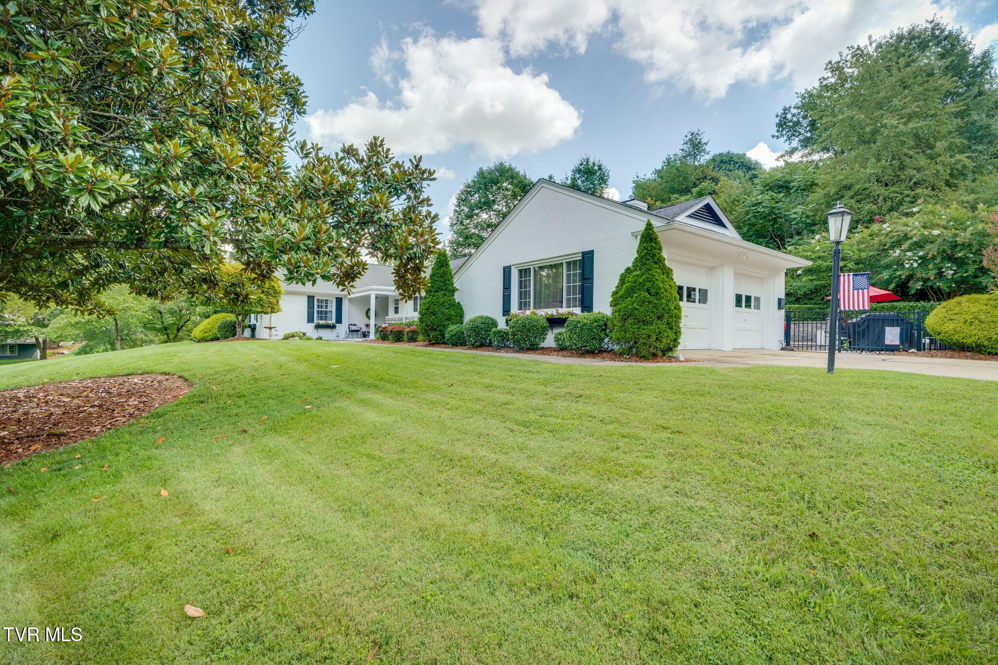 1401 Crescent Drive