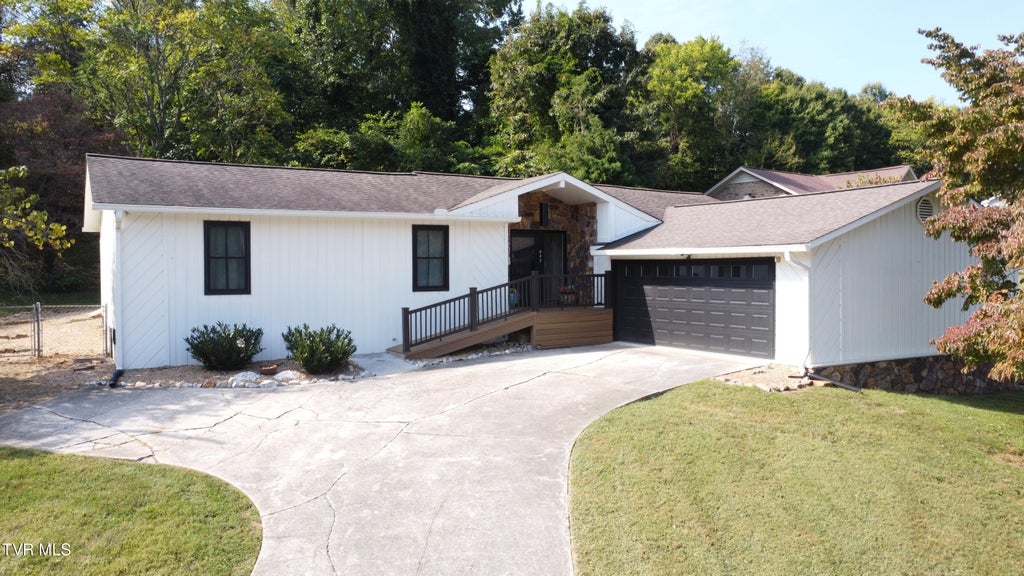 Photo of 947 Mountain Laurel Road, Morristown, TN 37814 (MLS # 10001762)