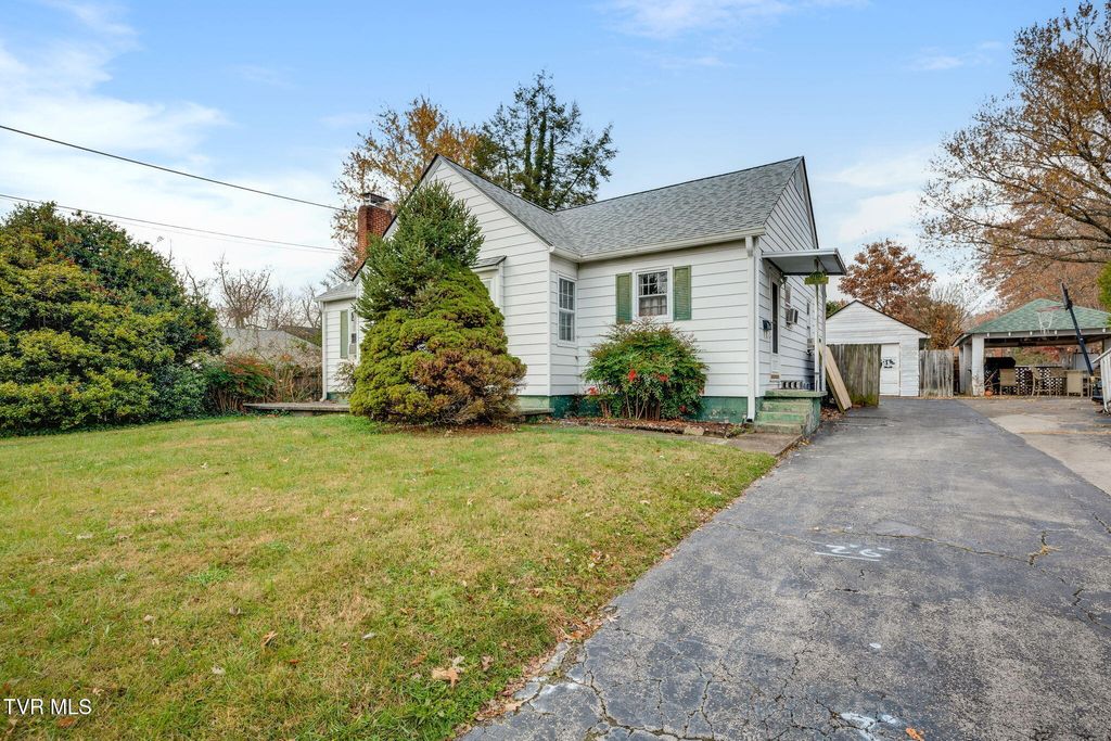 Photo of 1412 Wabash Street, Kingsport, TN 37660 (MLS # 9988598)