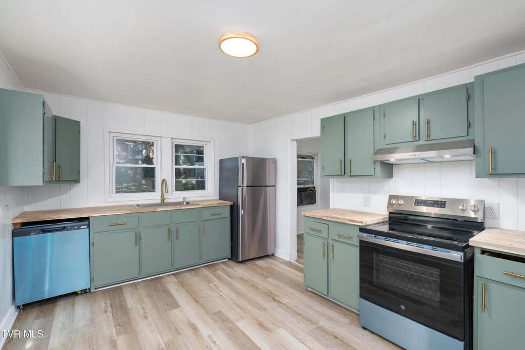 Photo of 1605 Highpoint Avenue, Kingsport, TN 37665 (MLS # 9999702)