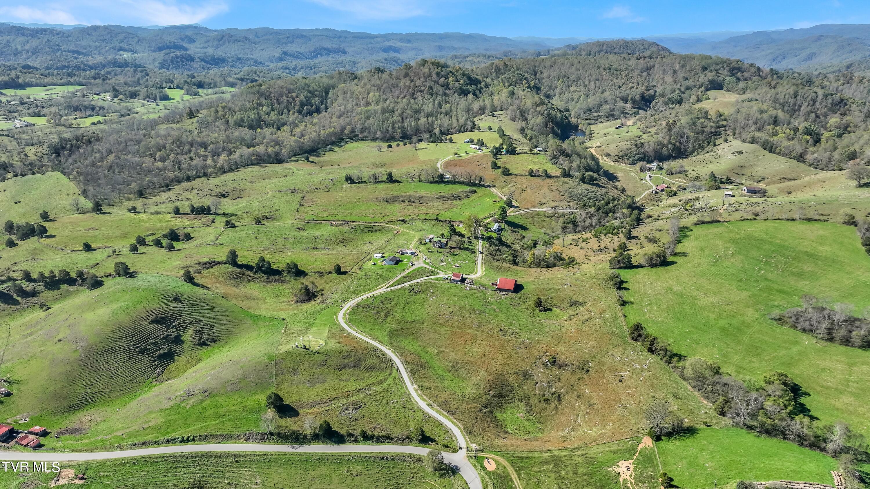 141 Pumplog Hollow, Castlewood, Virginia image 3