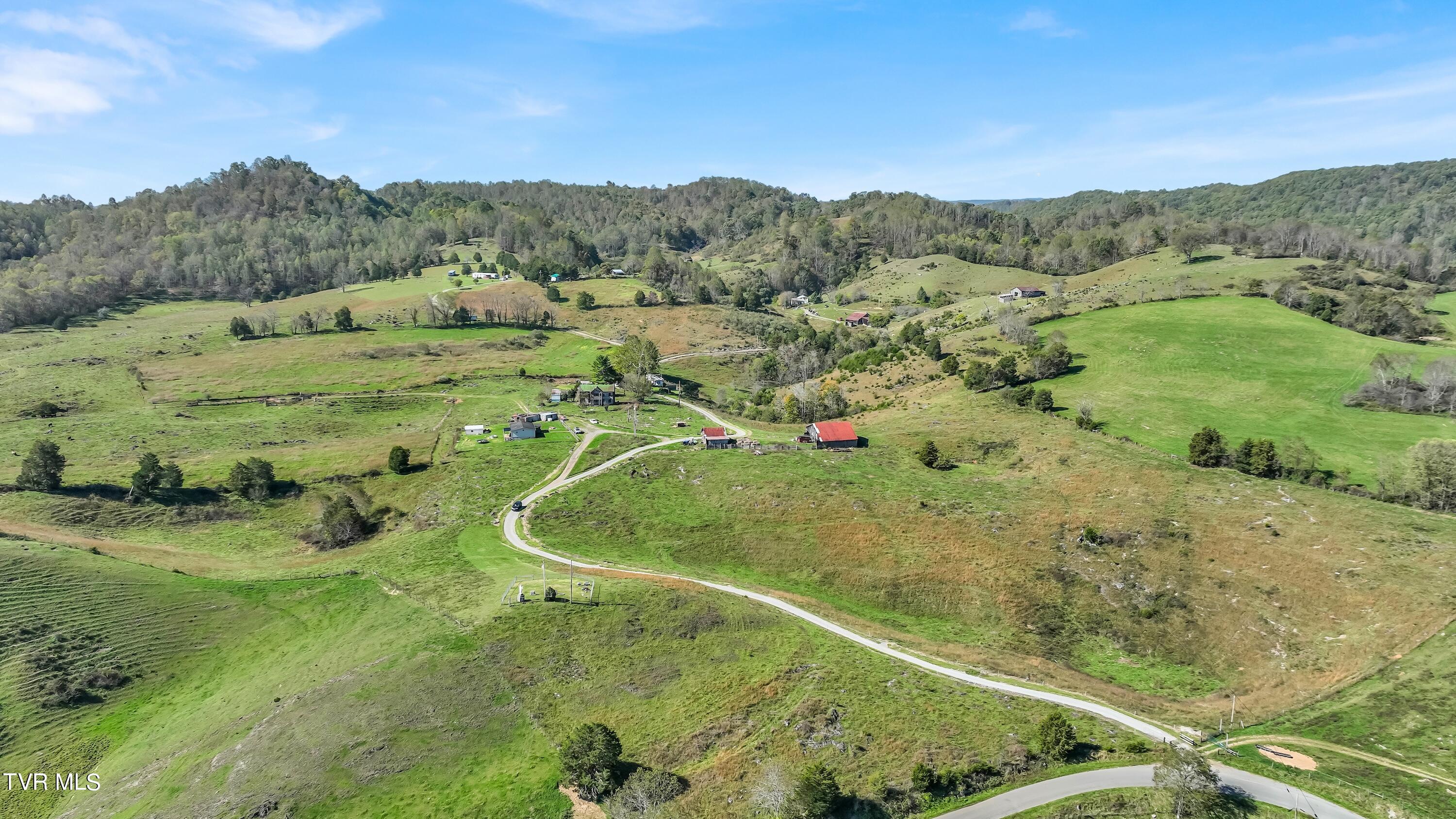141 Pumplog Hollow, Castlewood, Virginia image 2