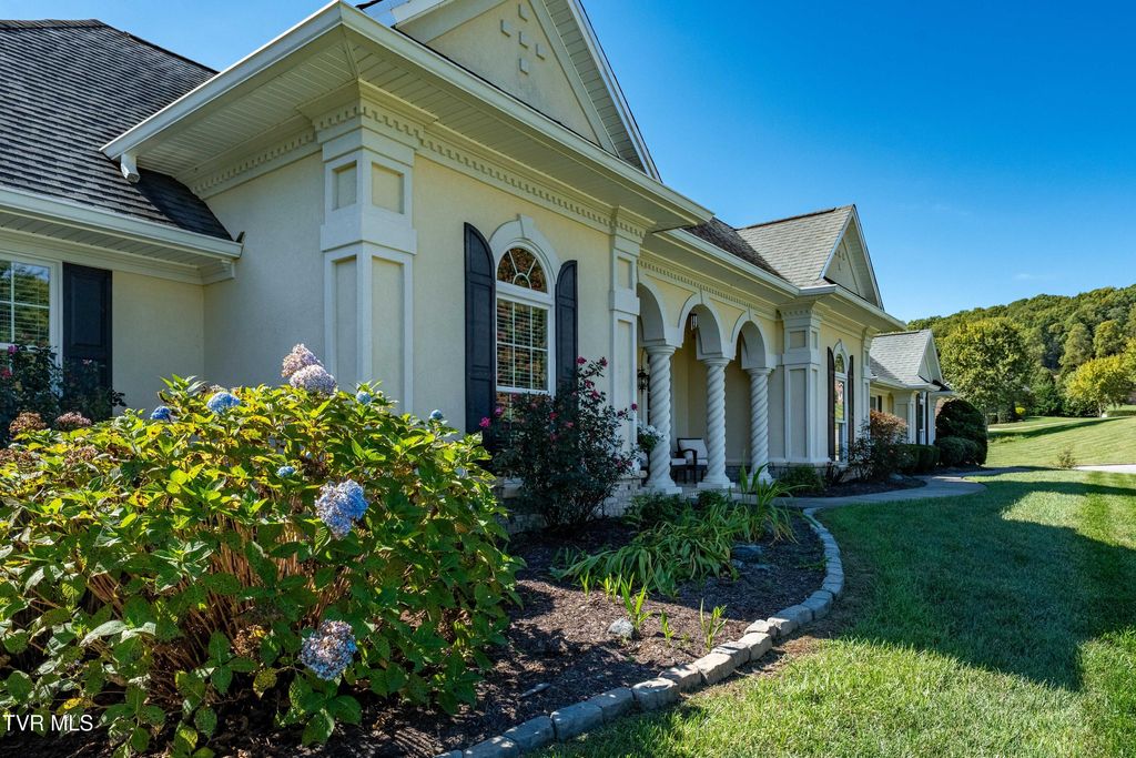 Photo of 1128 Keeview Drive, Johnson City, TN 37615 (MLS # 9996955)