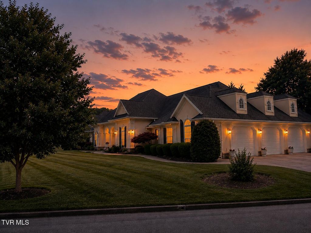 Photo of 1128 Keeview Drive, Johnson City, TN 37615 (MLS # 9996955)