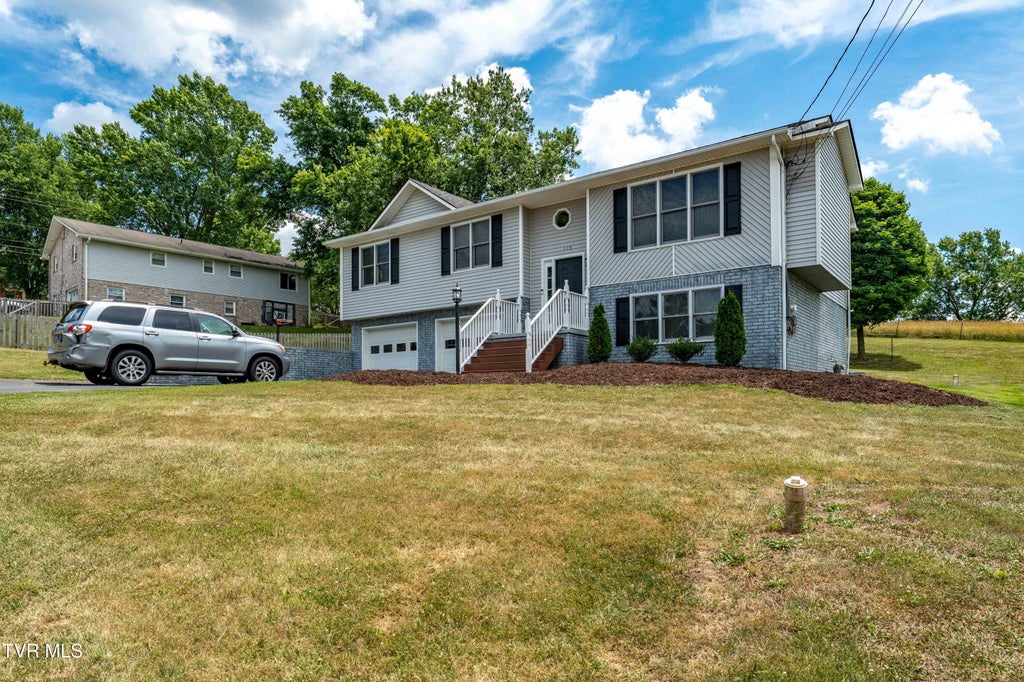Photo of 105 Millstone Drive, Johnson City, TN 37615 (MLS # 9996869)