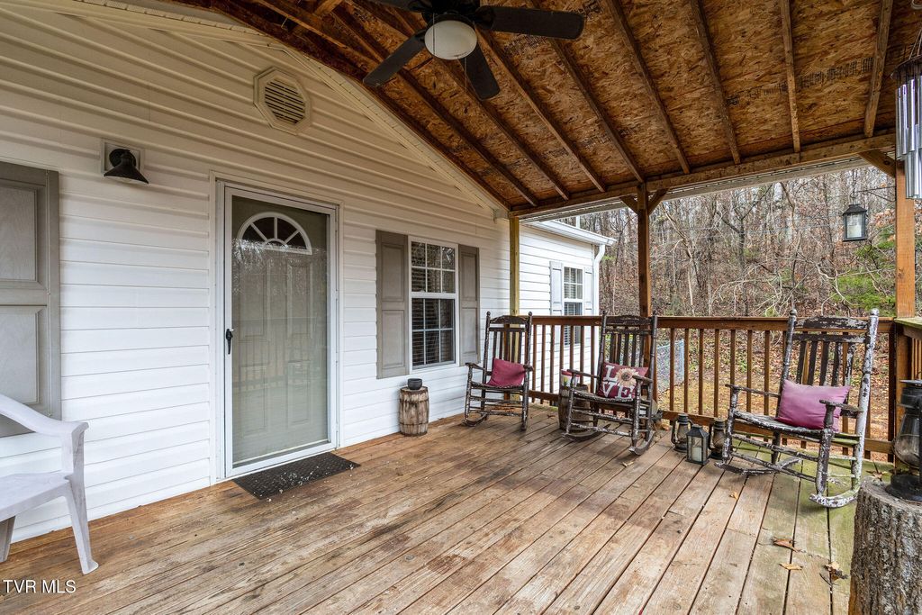 Photo of 537 Roberts Ridge, Rutledge, TN 37861 (MLS # 9989181)