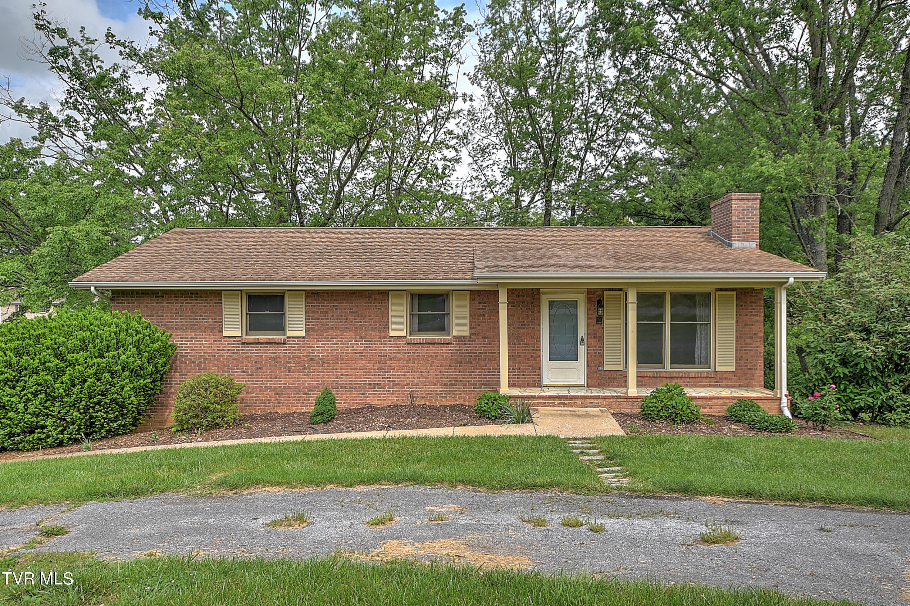 389 Heritage Drive, Bristol, Virginia image 1