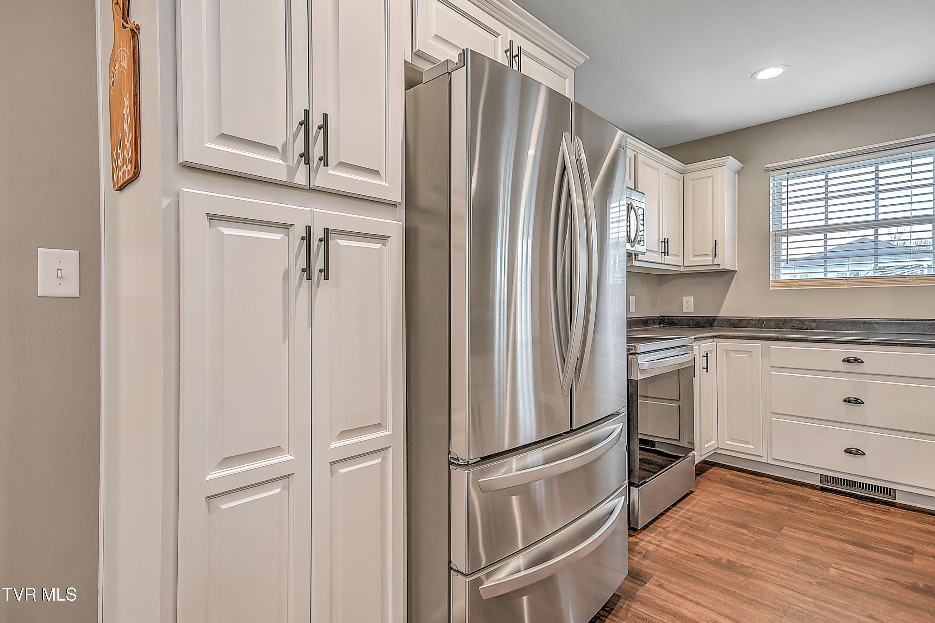221 Thistle Drive, Bluff City, Tennessee image 13