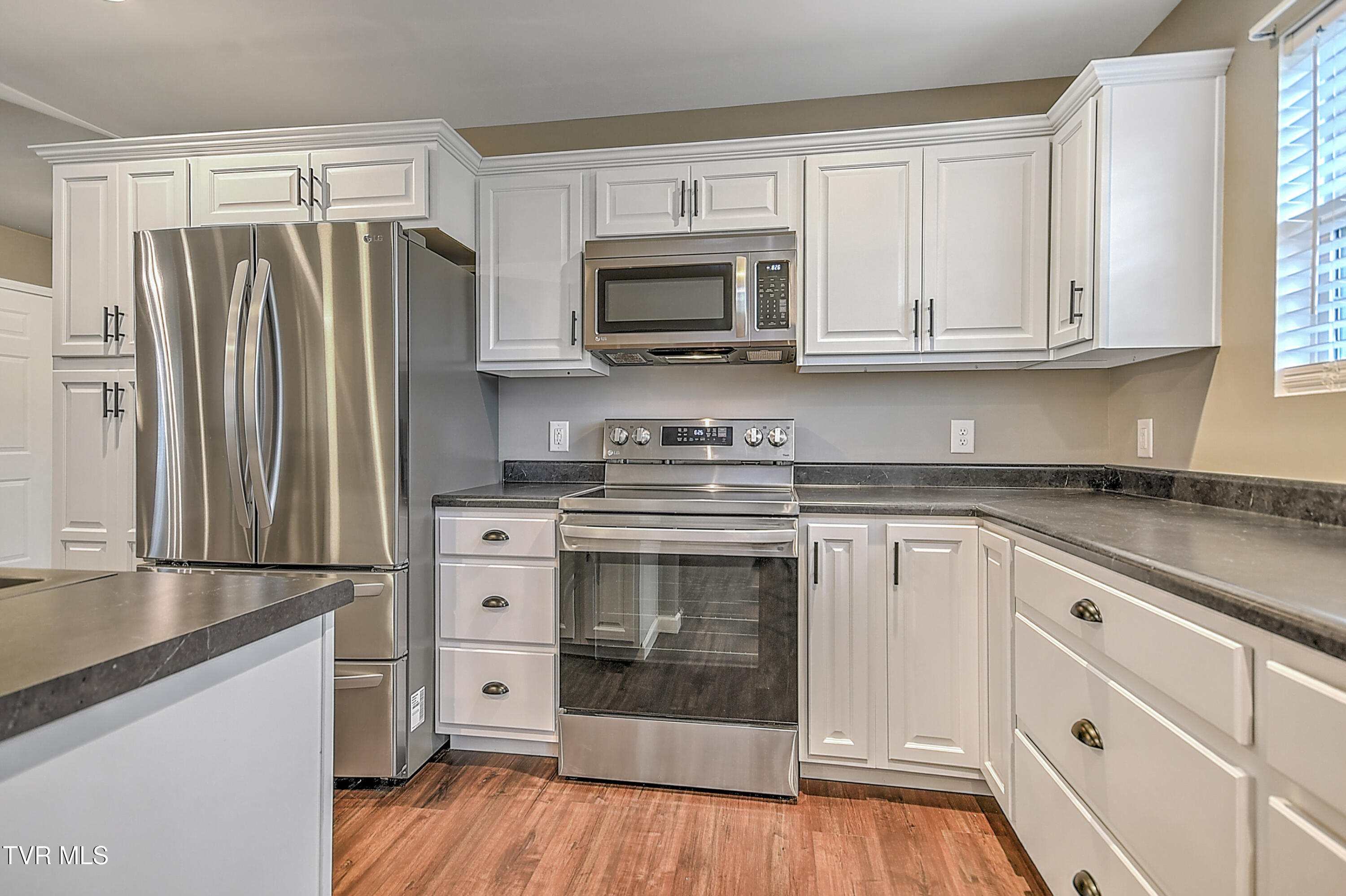 221 Thistle Drive, Bluff City, Tennessee image 15