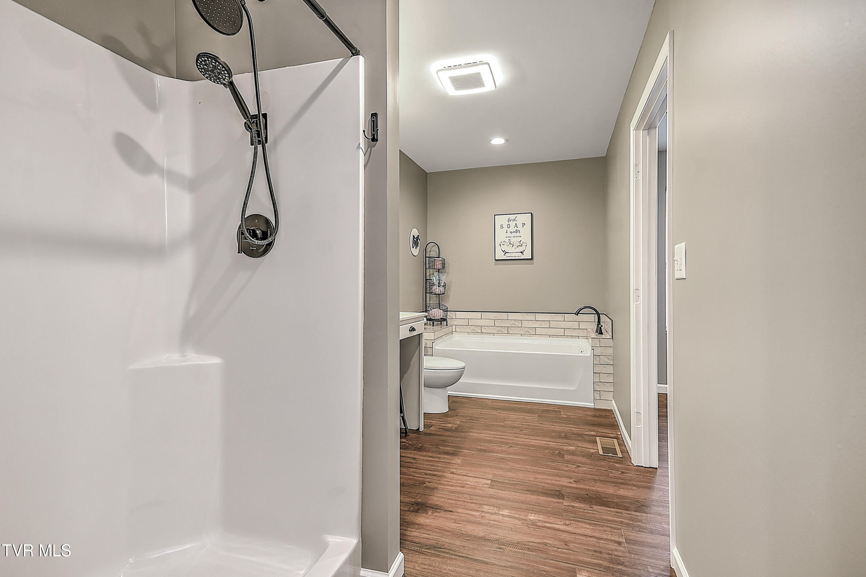 221 Thistle Drive, Bluff City, Tennessee image 24