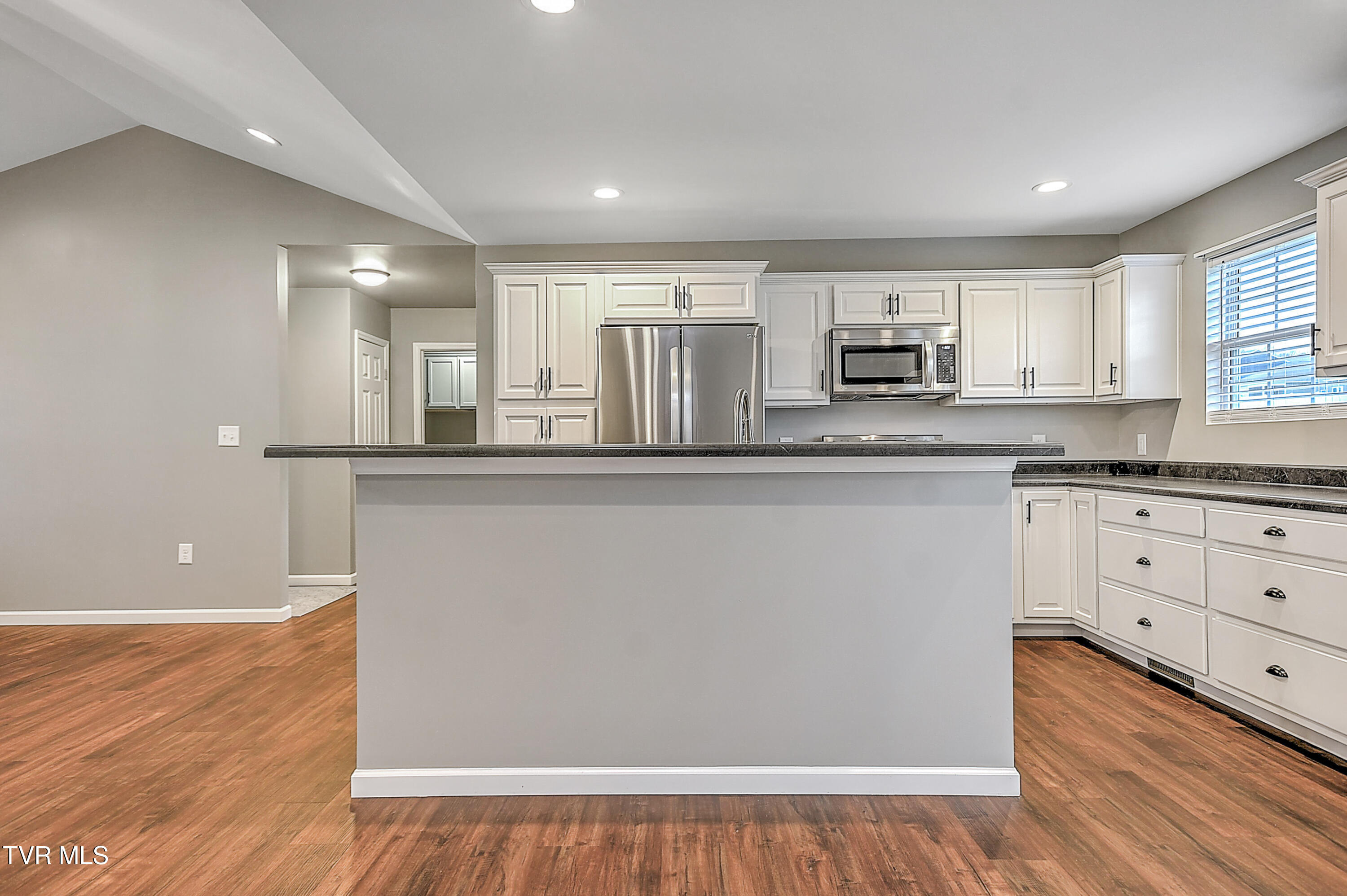 221 Thistle Drive, Bluff City, Tennessee image 14