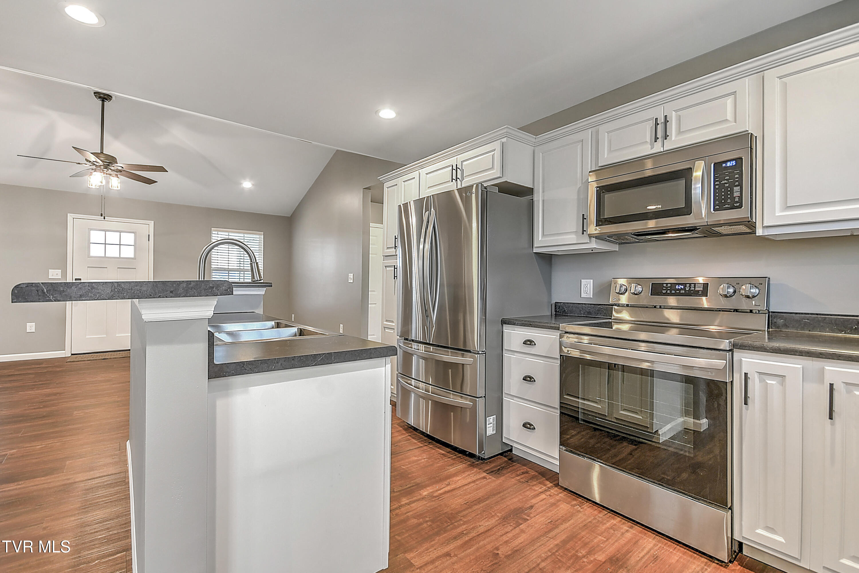 221 Thistle Drive, Bluff City, Tennessee image 27
