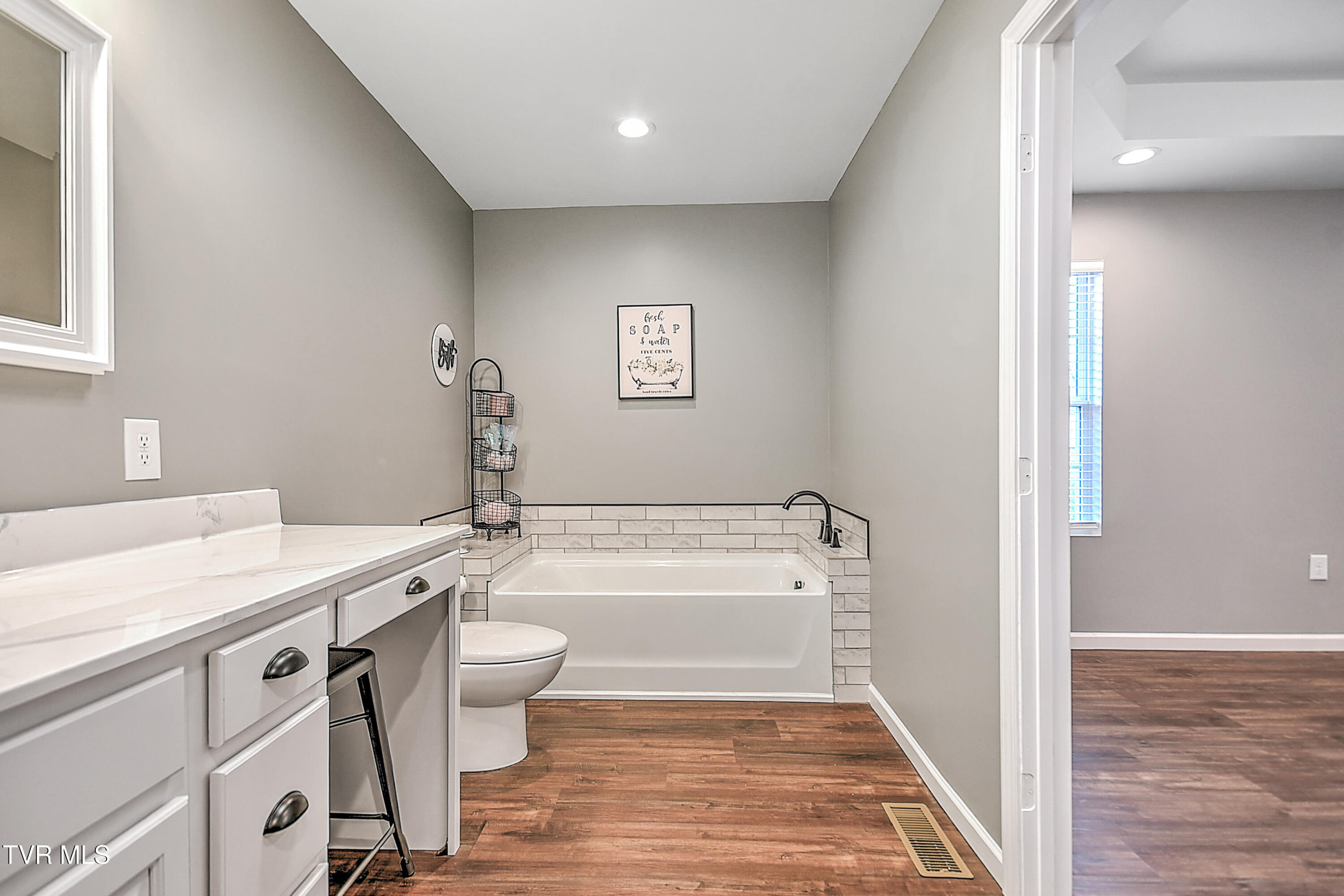 221 Thistle Drive, Bluff City, Tennessee image 12