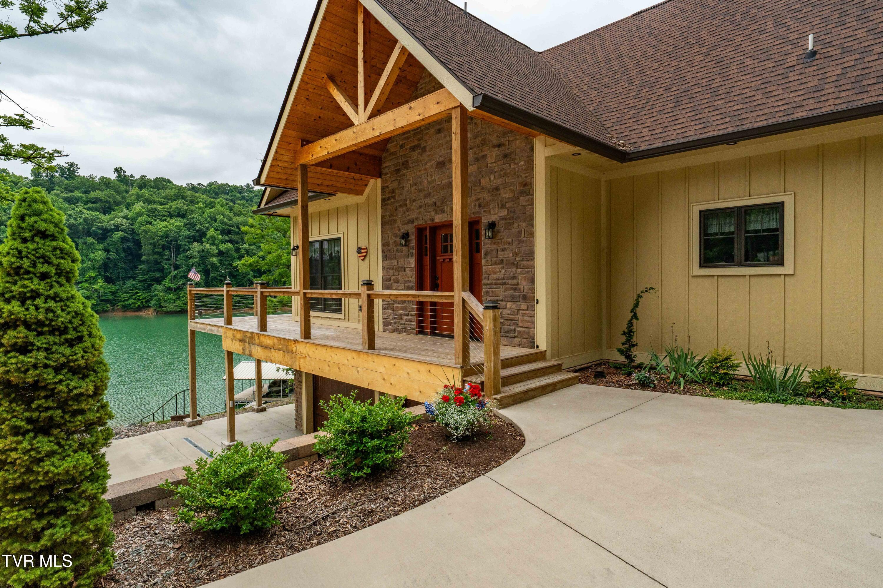 175 Lakeside Drive