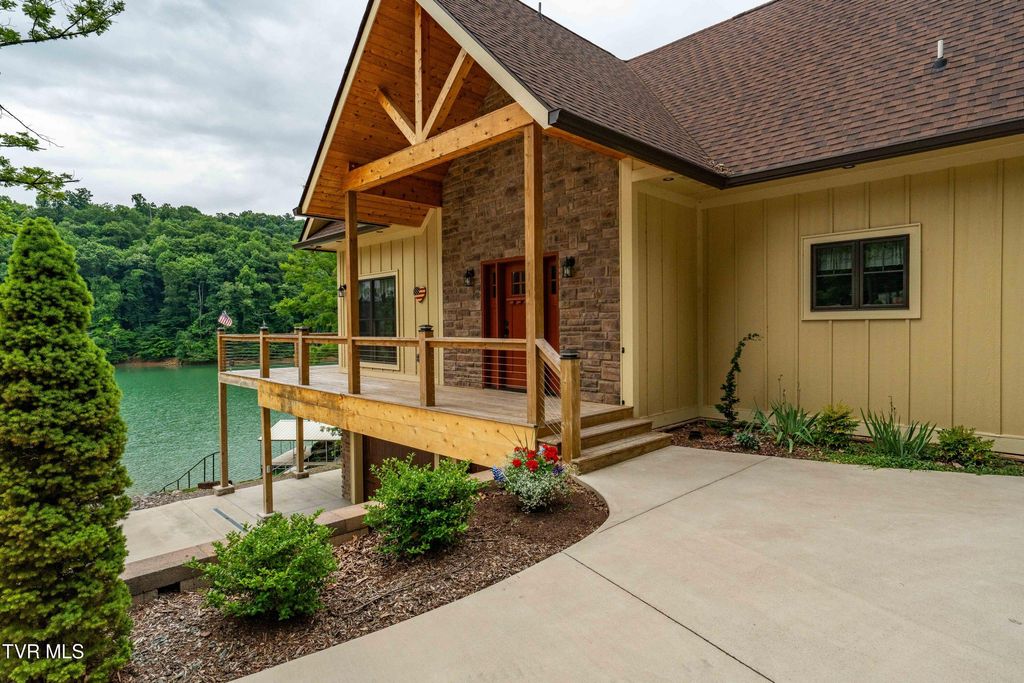 Photo of 175 Lakeside Drive, Butler, TN 37640 (MLS # 9996849)