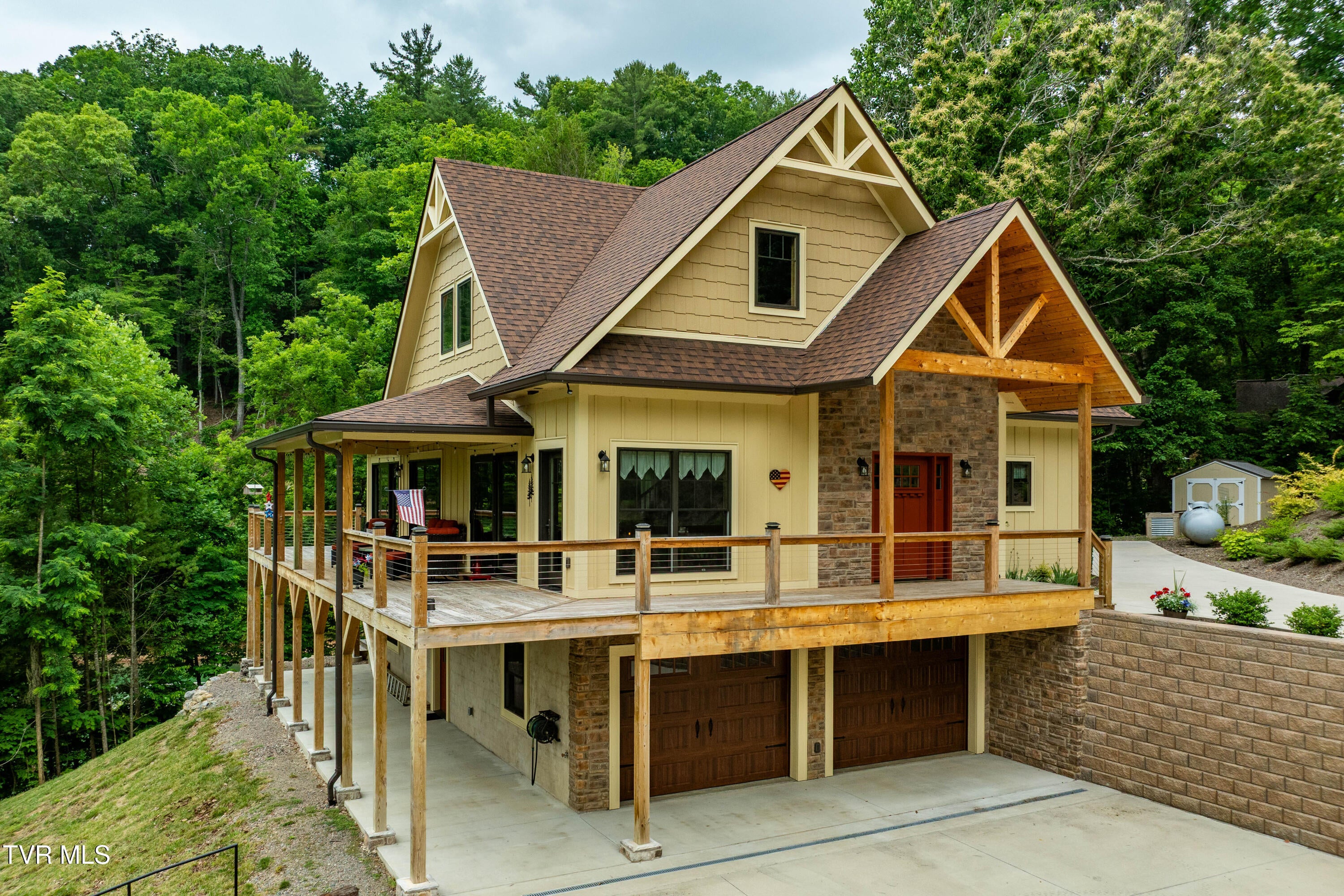 175 Lakeside Drive