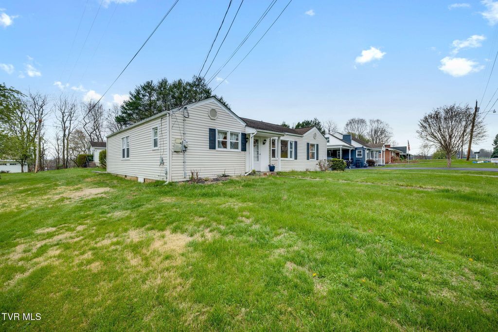 Photo of 1326 Valley Drive, Bristol, TN 37620 (MLS # 9993013)