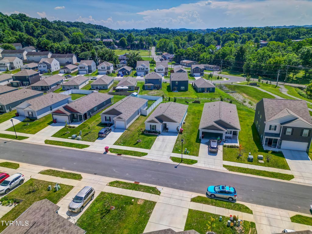 Photo of 389 Arrowhead Drive, Johnson City, TN 37601 (MLS # 9998419)