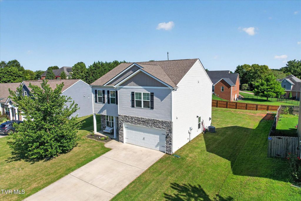 Photo of 6822 Wildlife Circle, Piney Flats, TN 37686 (MLS # 9998378)