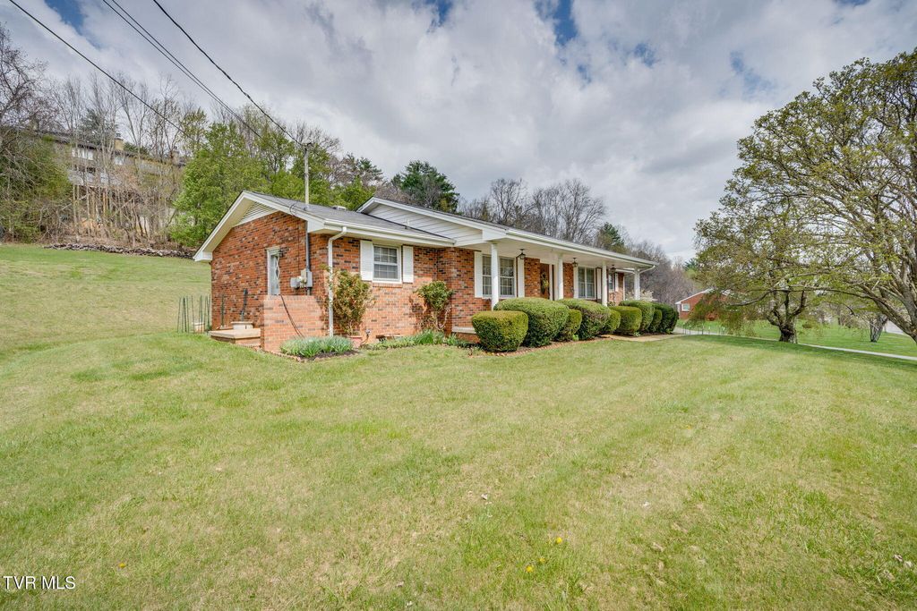 Photo of 509 Pine Ridge Road, Johnson City, TN 37601 (MLS # 9993172)